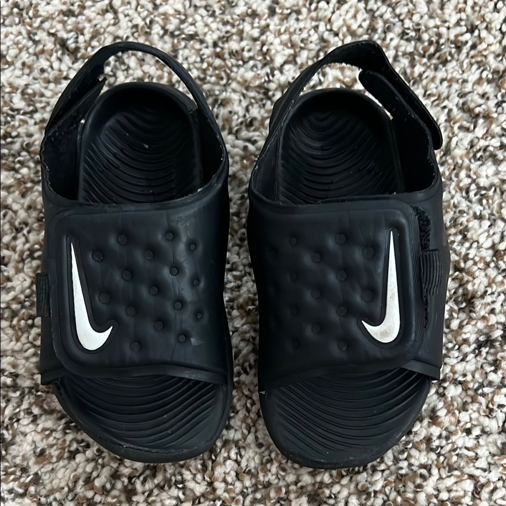 Nike Black and White Sporty Sandals with Water-Resistant 7C Velcro back top